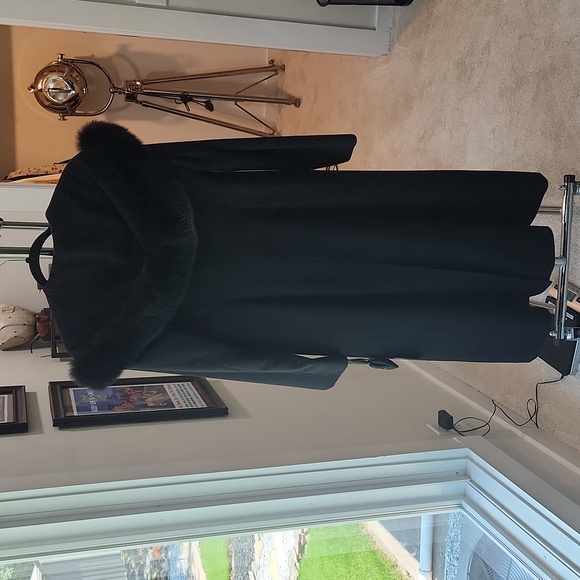 Black hooded Coat - Picture 2 of 11